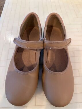 Girls Linodes Tap Shoes Shoes in Beige Sise 3.5 (only worn for one season)